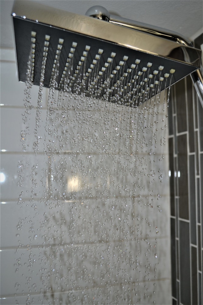 Bathroom, Executive Hotel Pacific