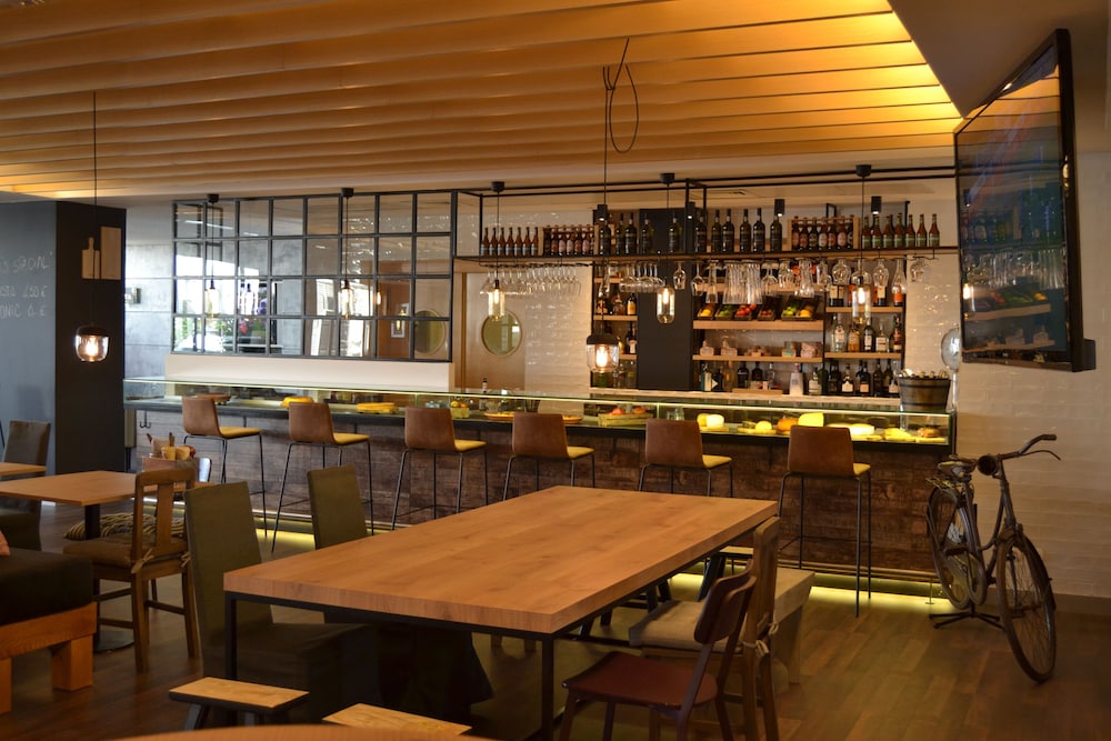 Hotel Bar