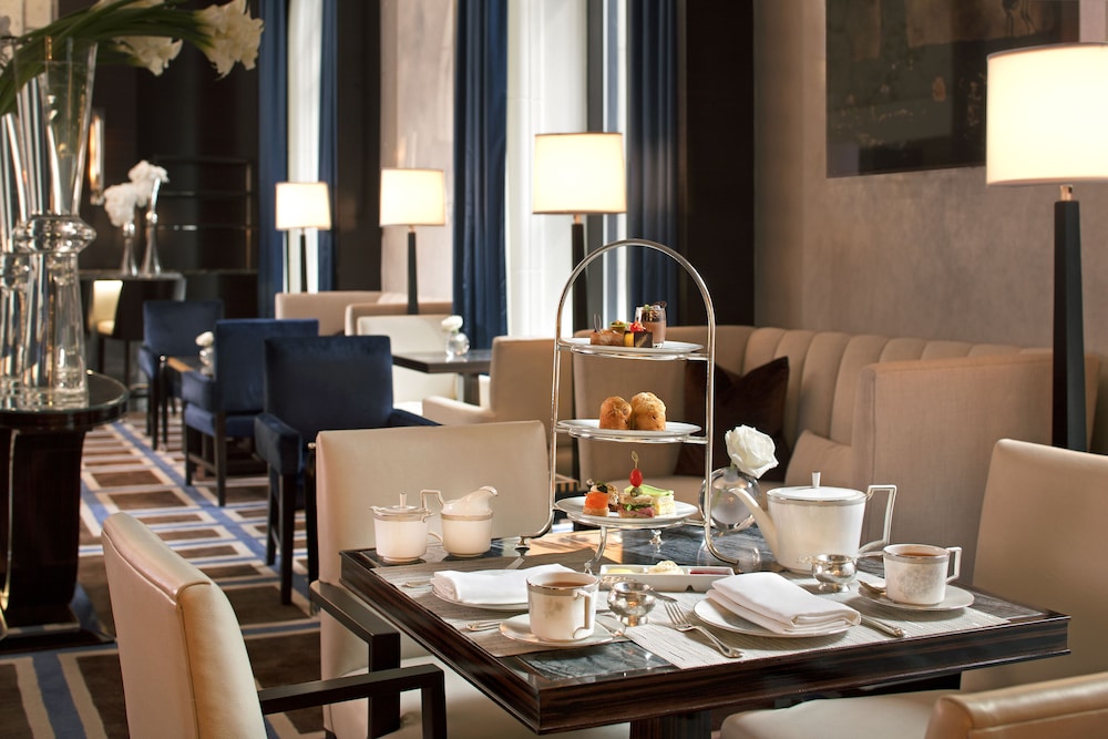 Hotel Lounge