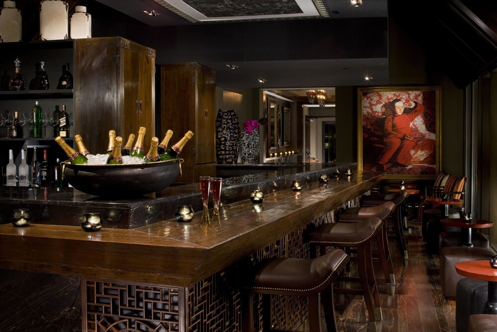 Hotel Bar