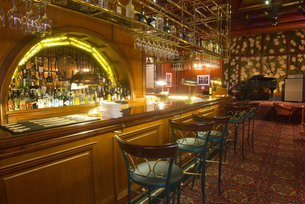 Hotel Bar