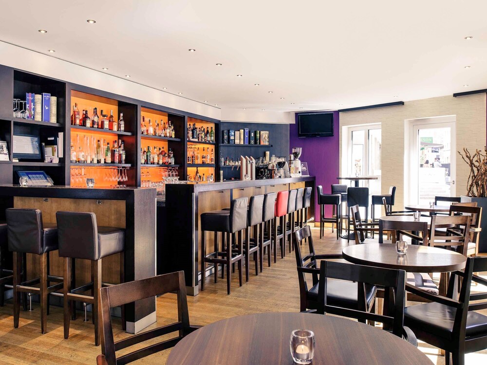 Hotel Bar