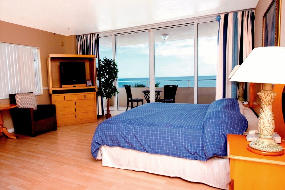 Deluxe Room, Oceanfront - Guestroom