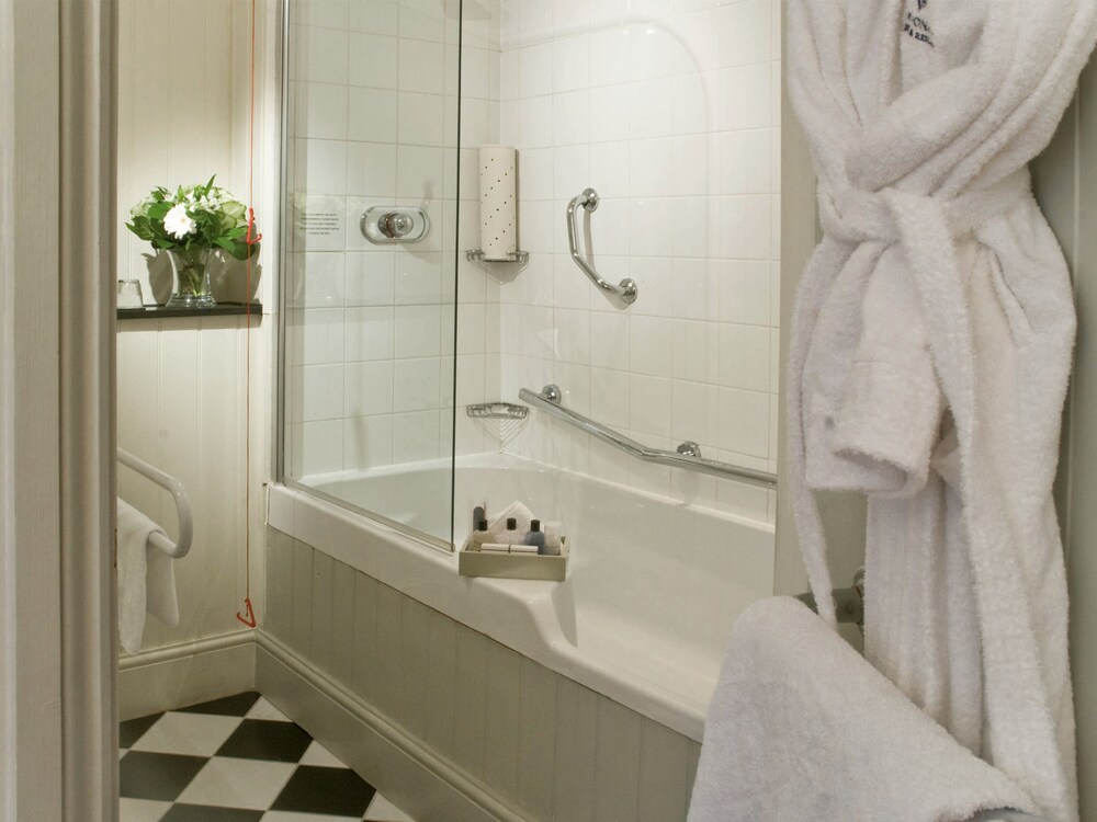Deep Soaking Bathtub