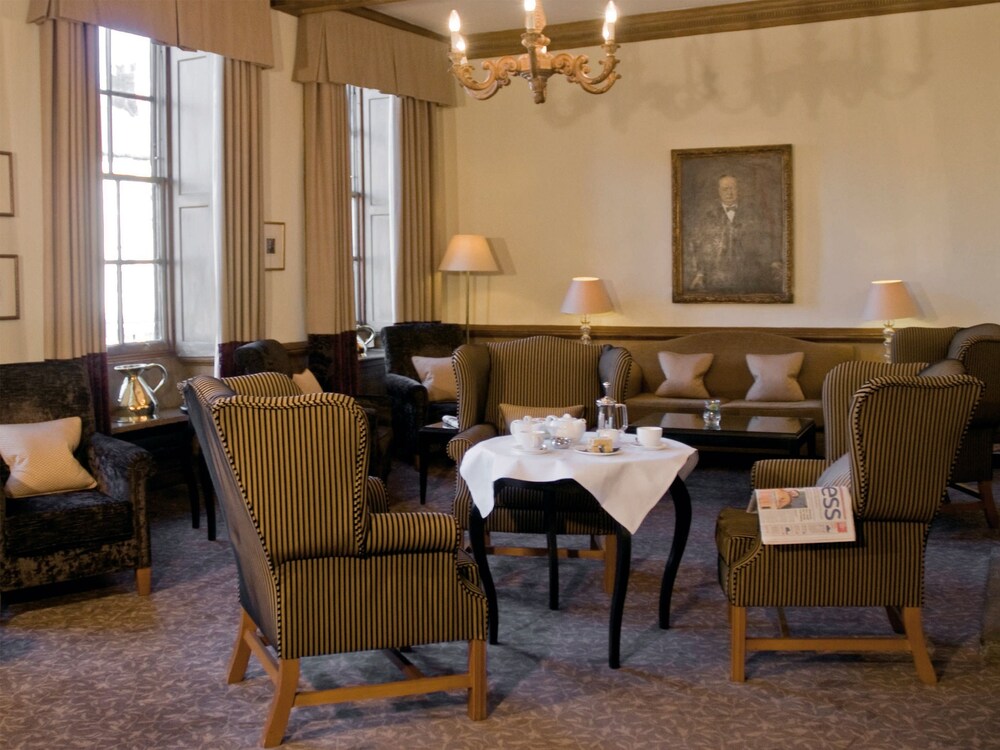 Hotel Lounge