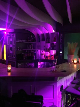 Hotel Bar