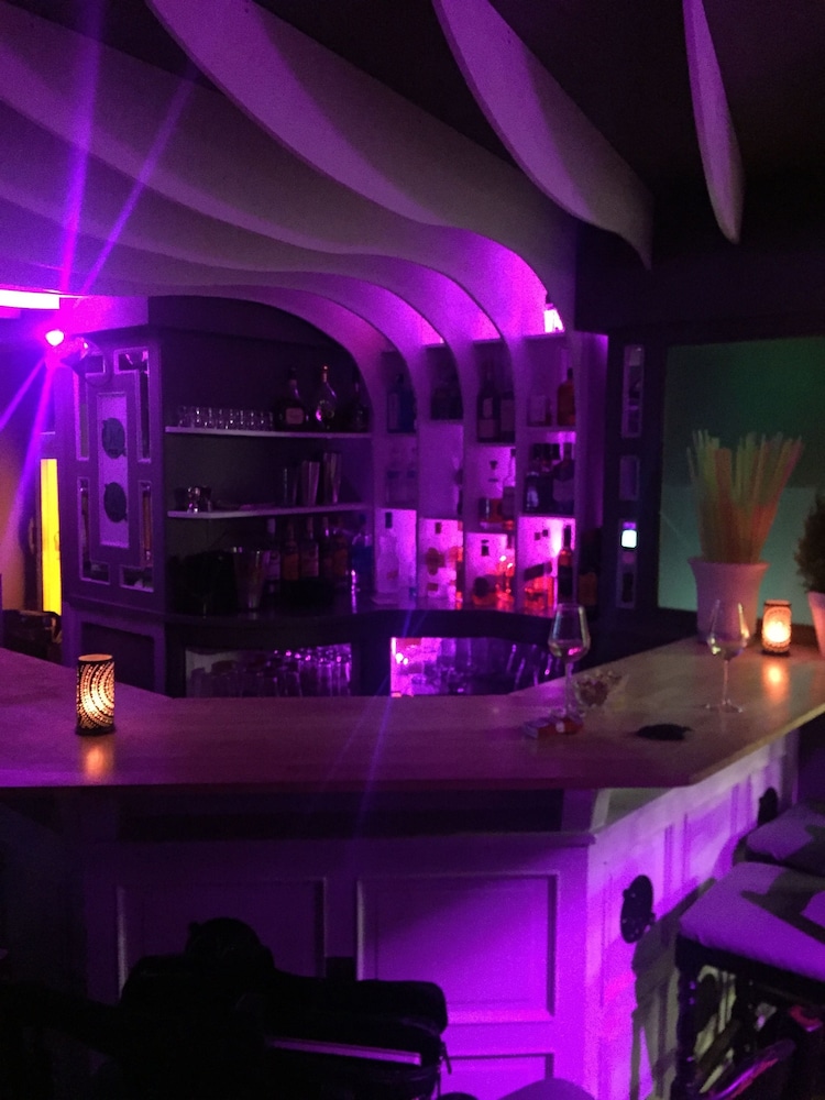 Hotel Bar