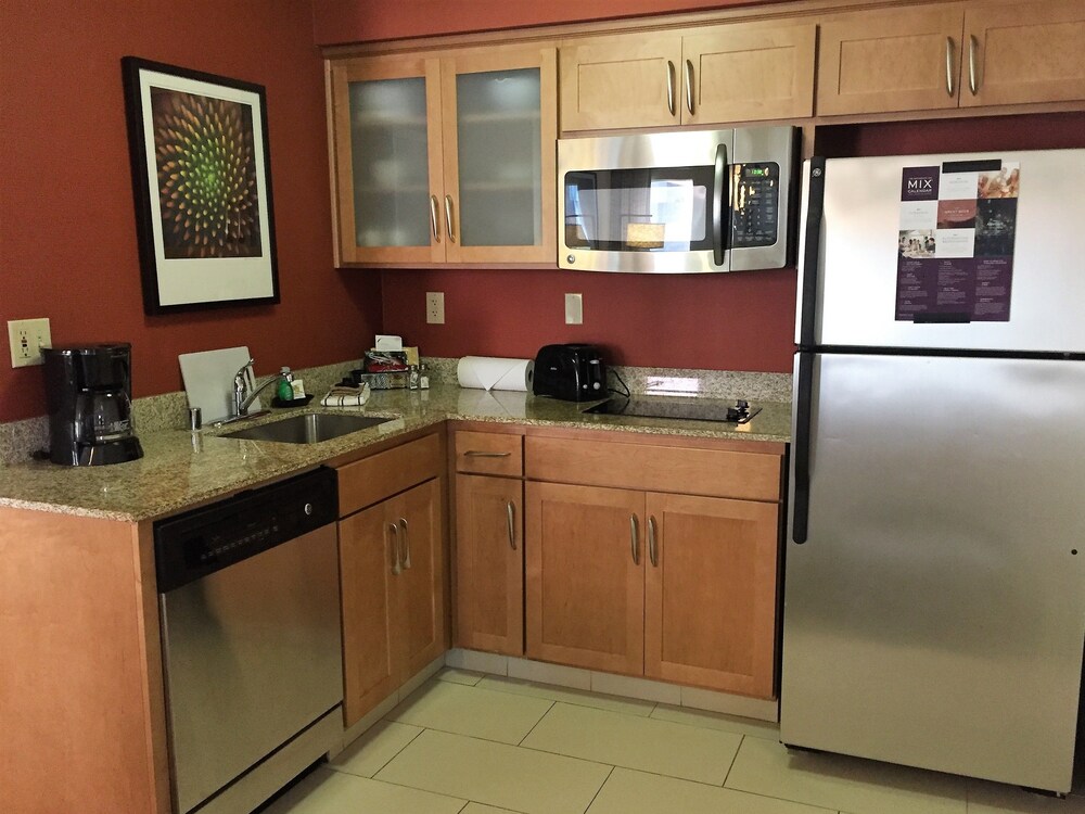 Private kitchen, Residence Inn by Marriott Sacramento Airport Natomas