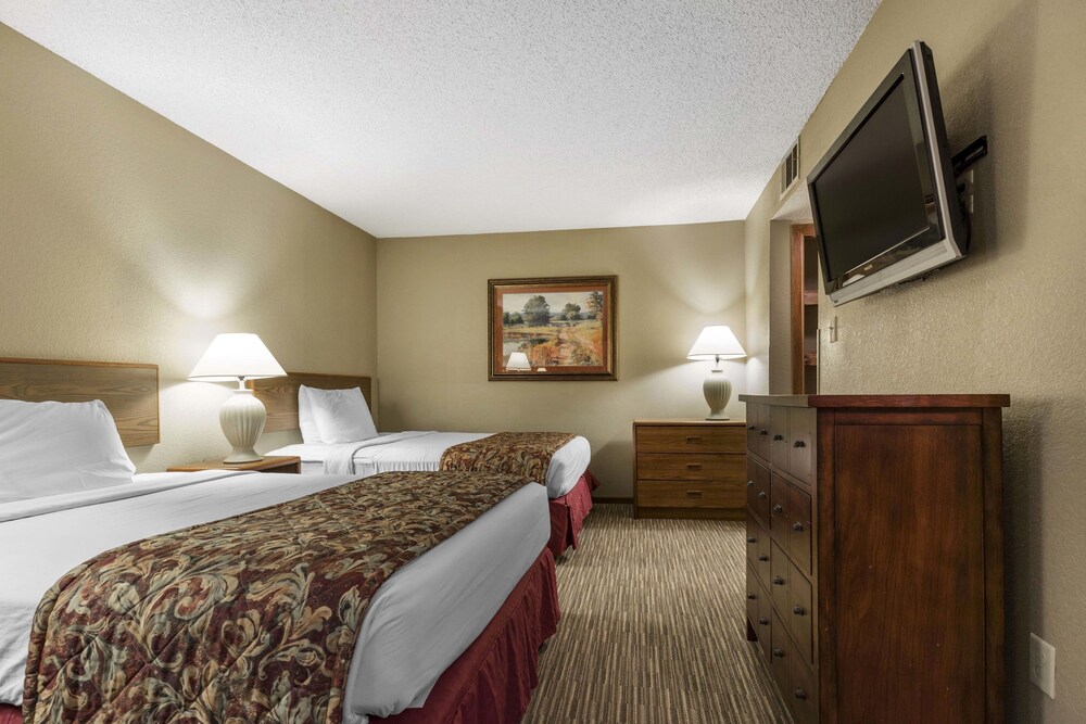 Standard Suite, Multiple Beds - Guestroom
