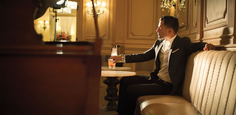 Hotel Bar