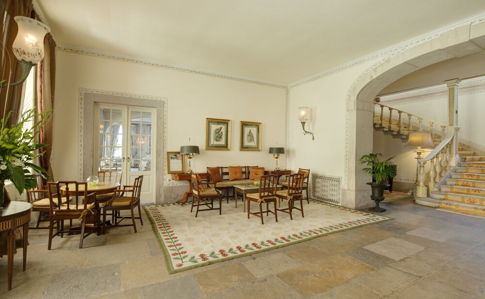 Hotel Lounge