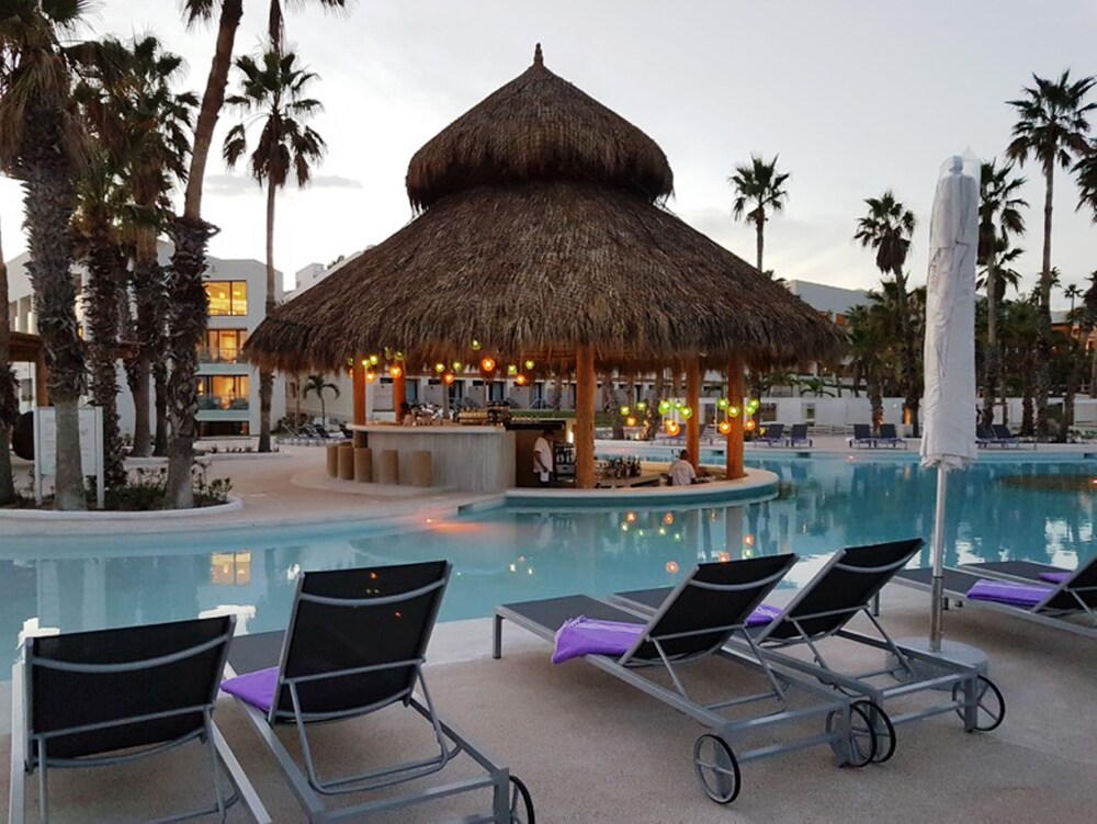 Poolside Bar
