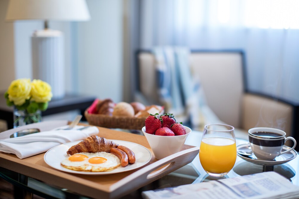 Room Service - Dining