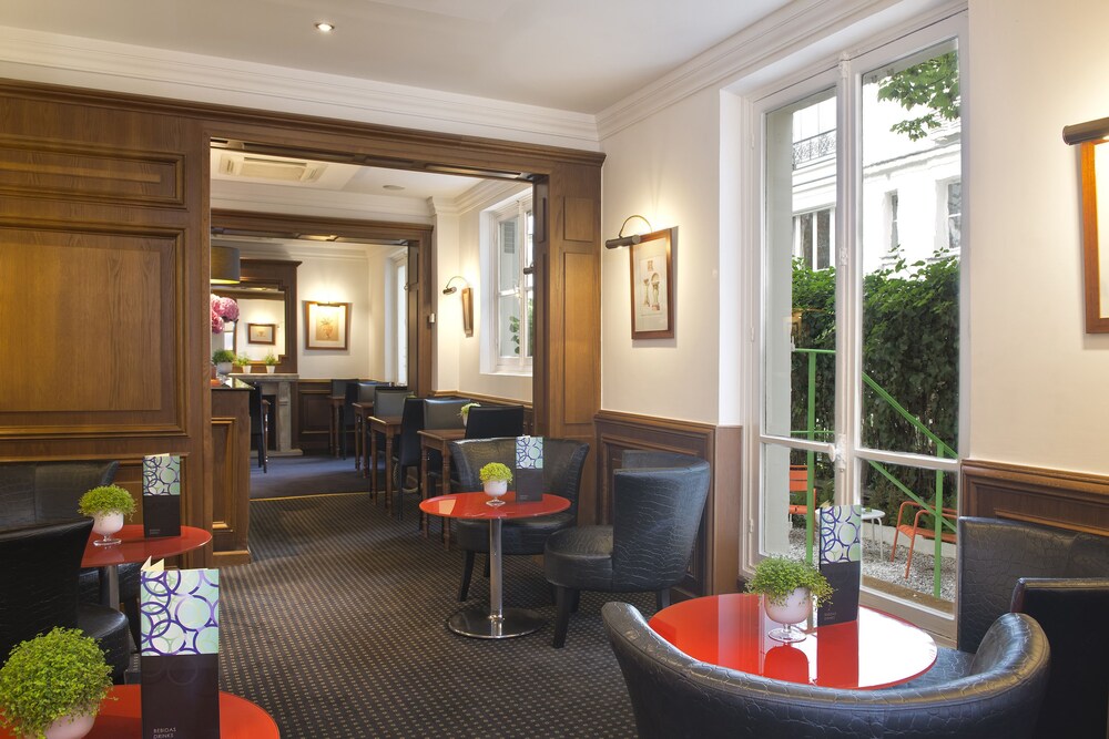 Hotel Bar
