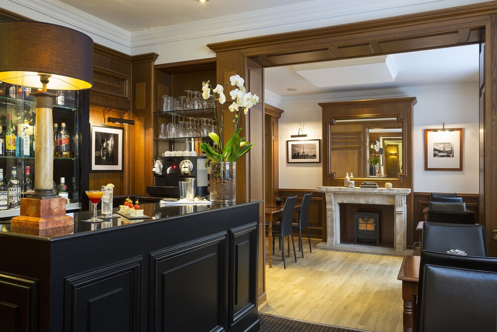 Hotel Bar