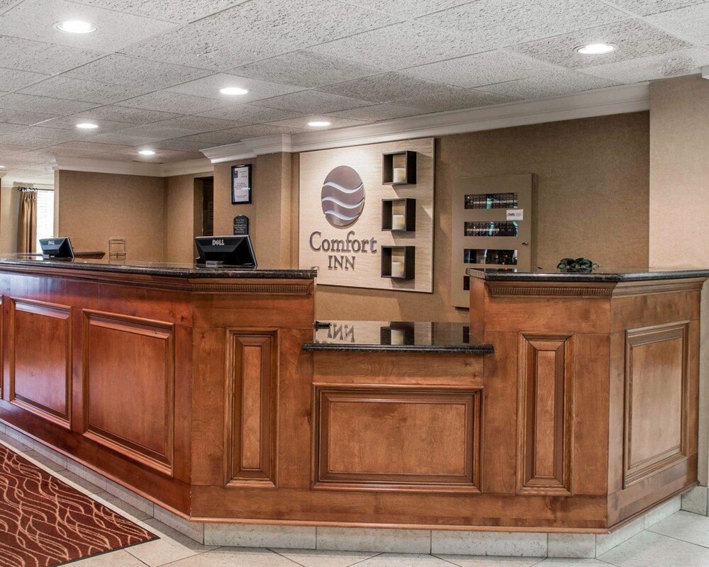 Lobby, Comfort Inn Livonia