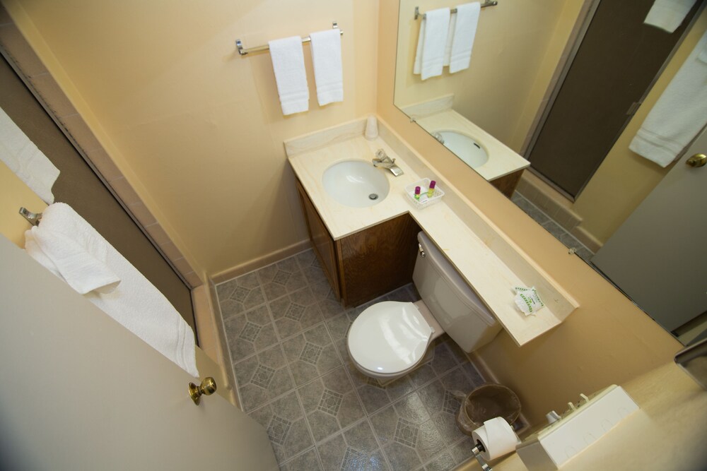 Bathroom, Eastside Lodge