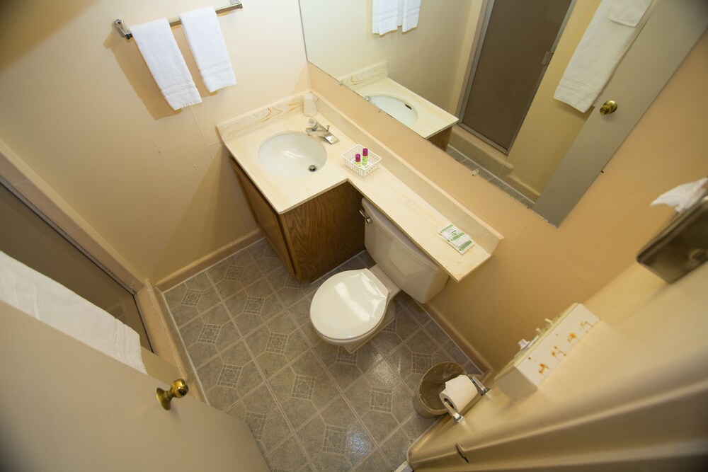 Bathroom, Eastside Lodge