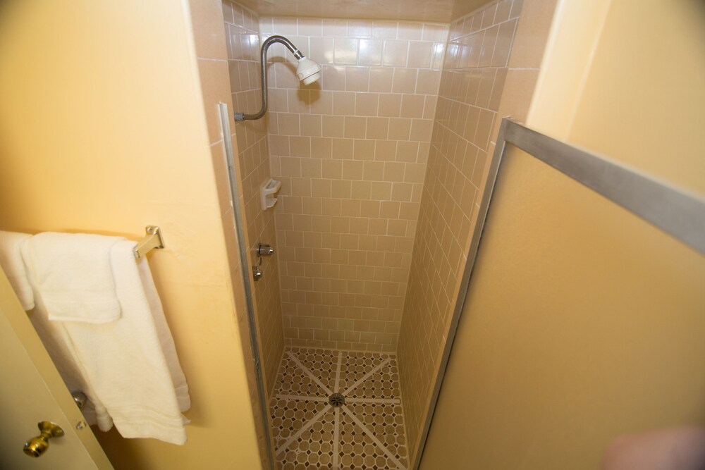 Bathroom shower, Eastside Lodge