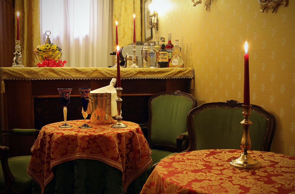Hotel Lounge