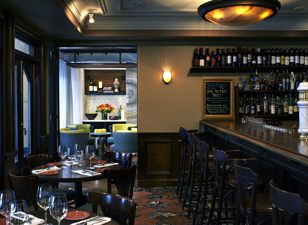 Hotel Bar