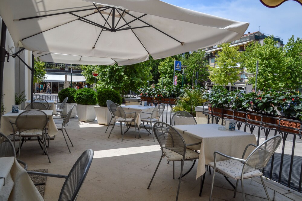 Hotel Bar