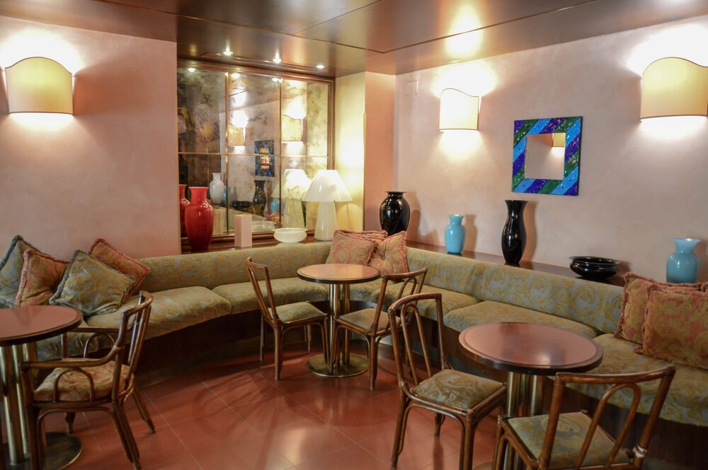 Hotel Lounge