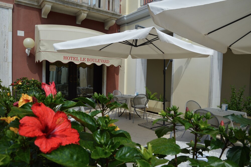 Hotel Bar