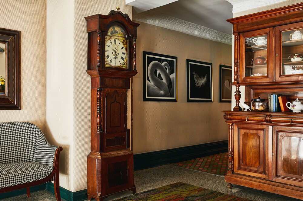 Lobby sitting area, White Swan Inn