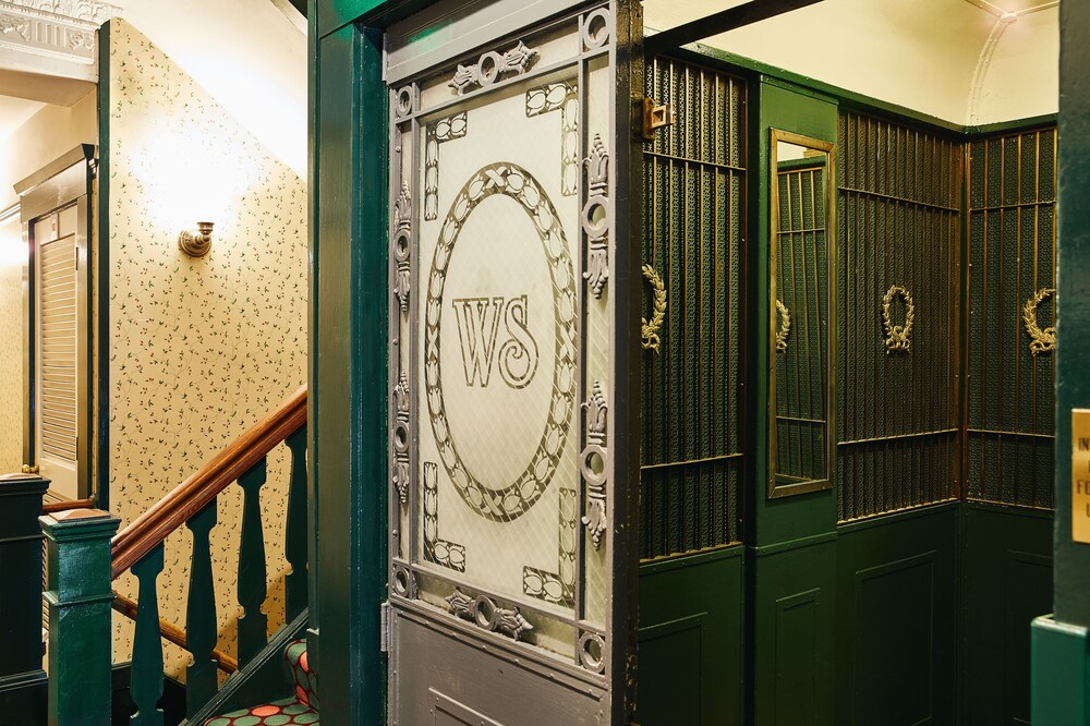 Interior entrance, White Swan Inn