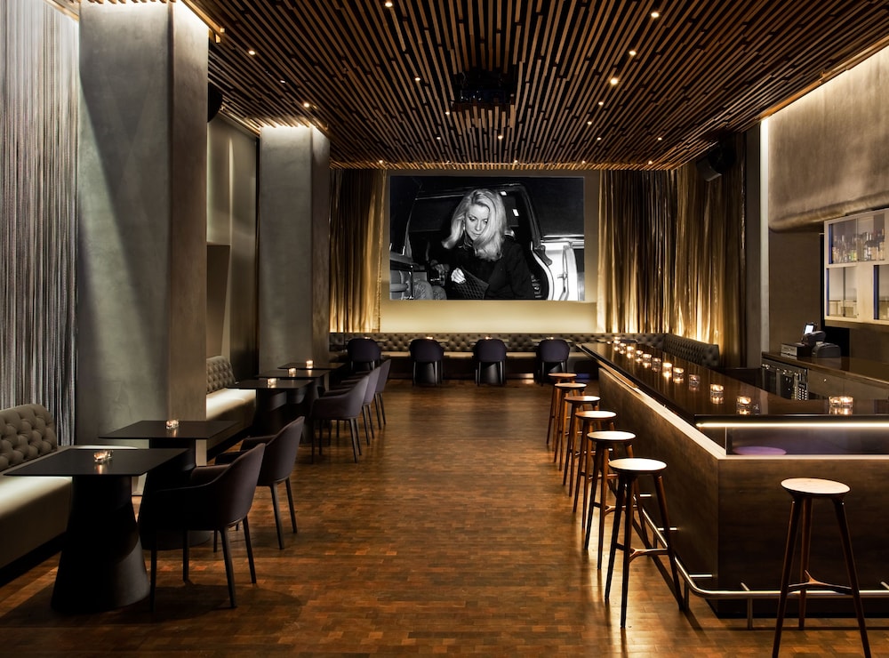Hotel Bar