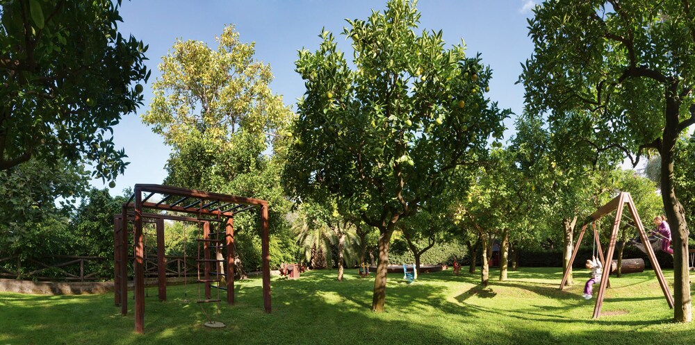 Childrens Play Area - Outdoor