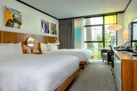 Standard Room, 2 Queen Beds, Pool View