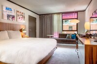 Standard Room, 1 King Bed (BallPark View)