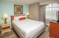 Suite, 2 Queen Beds, Refrigerator
