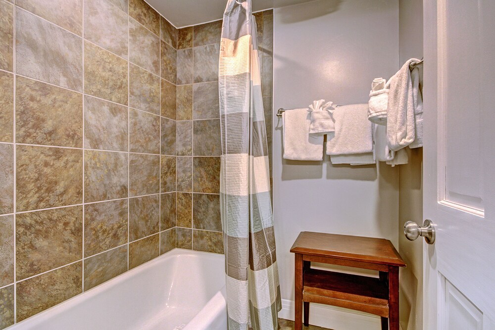 Studio Suite - Bathroom