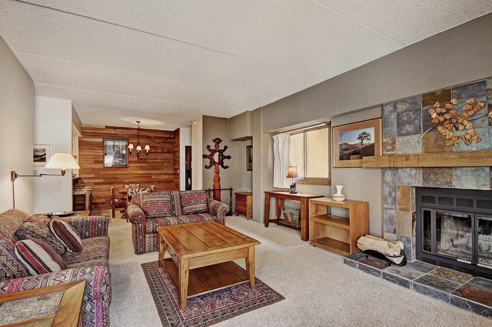 Condo, 1 Bedroom - Living Room