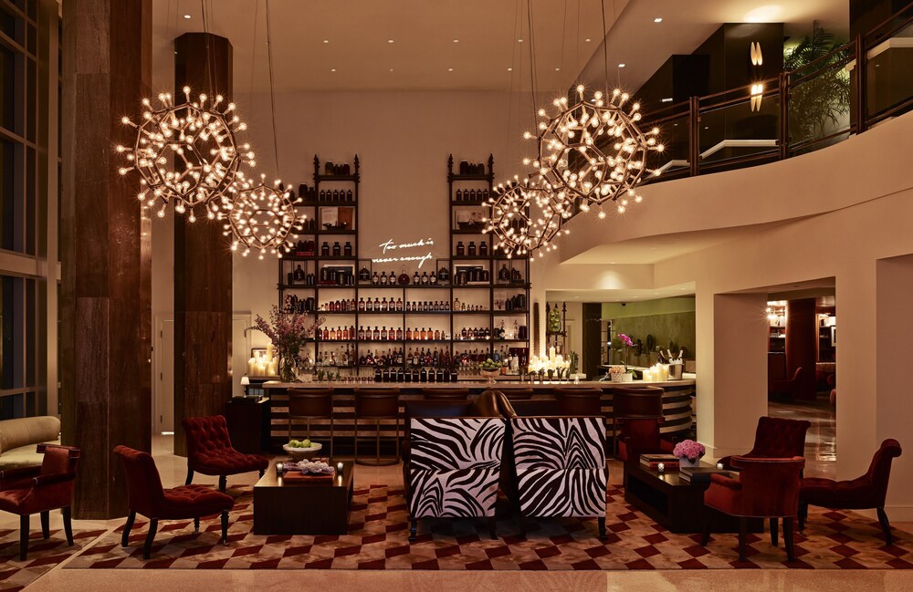 Hotel Bar