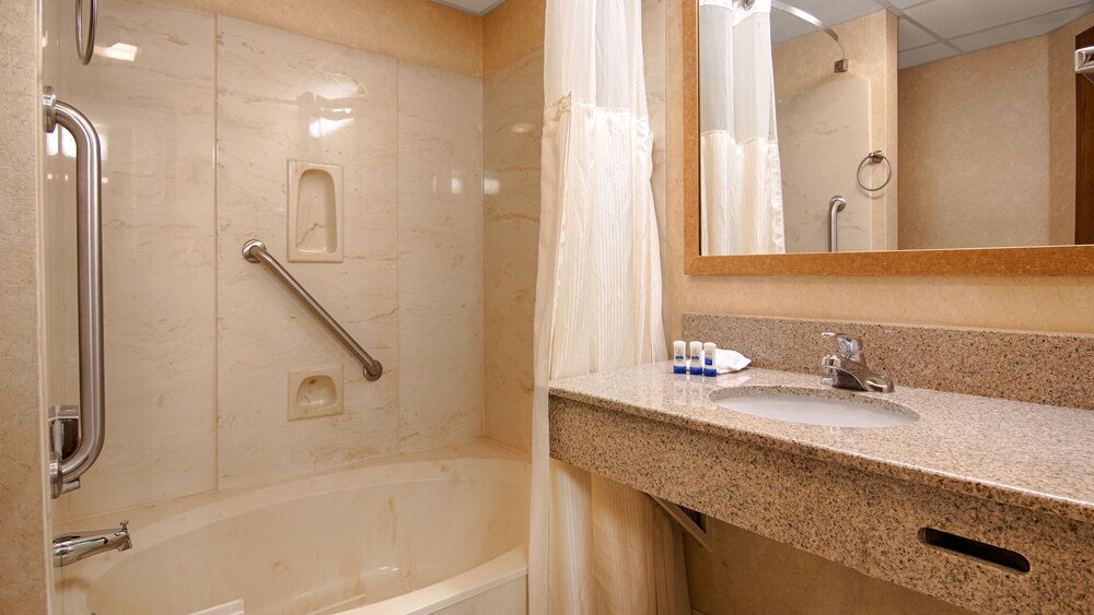 Deep Soaking Bathtub