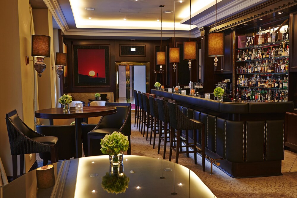 Hotel Bar