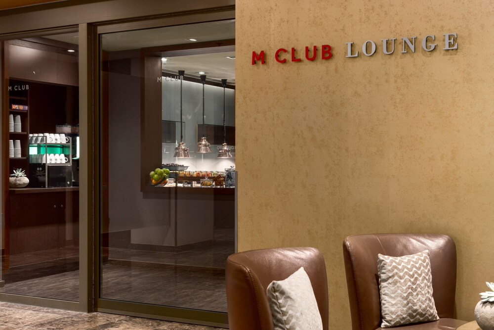 Lounge executive