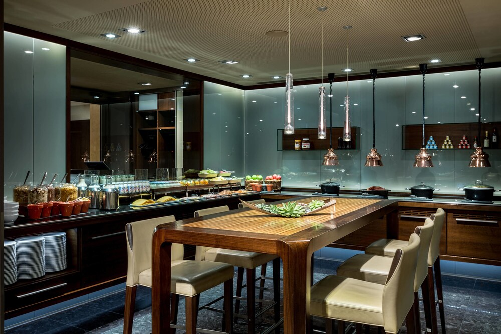 Lounge executive