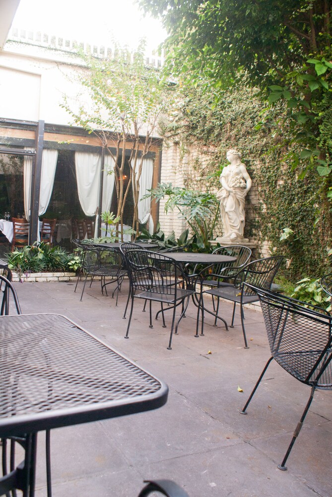 Courtyard, Prince Conti Hotel