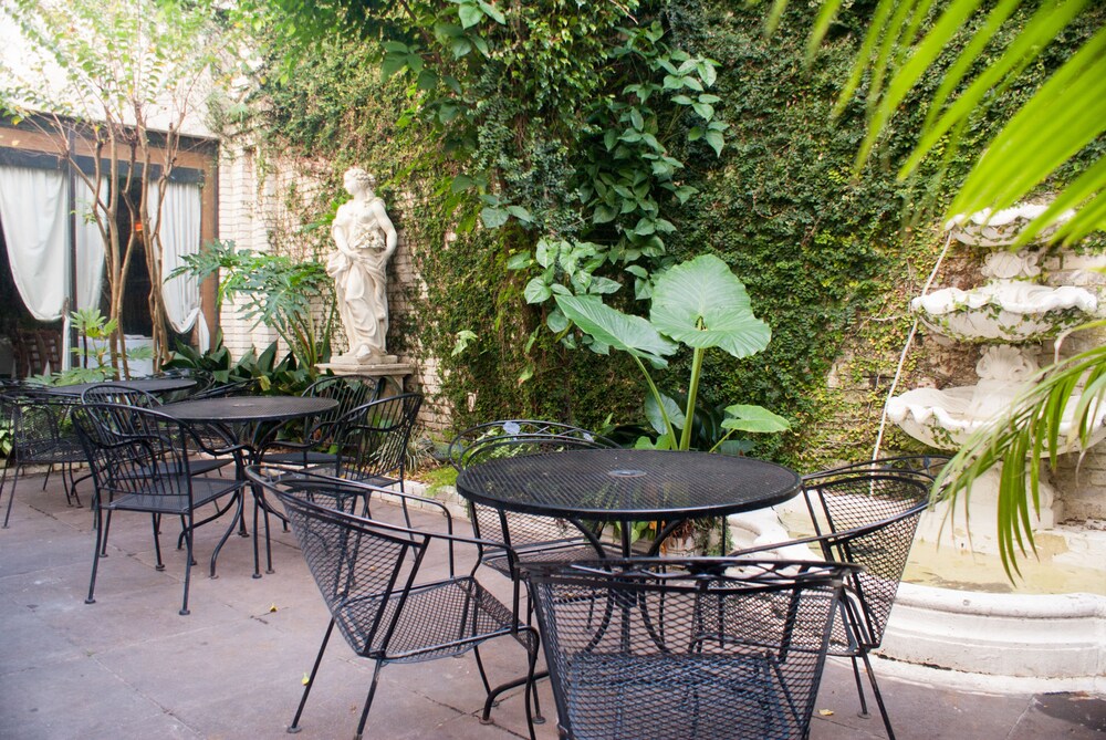 Courtyard, Prince Conti Hotel