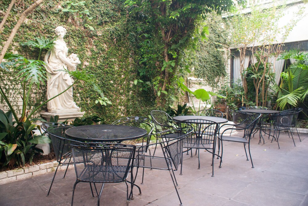 Courtyard, Prince Conti Hotel