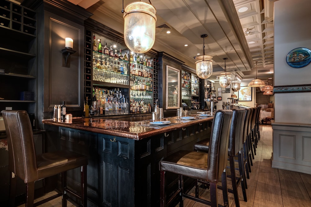 Hotel Bar