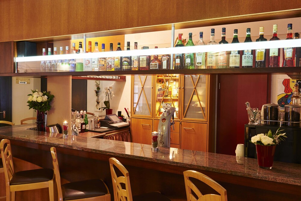 Hotel Bar