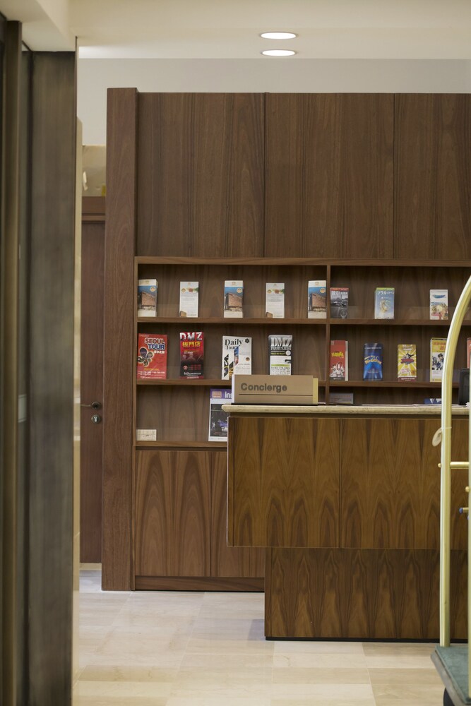 Concierge Desk