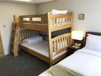 Family Room, 3 Twin Beds, Non Smoking (Bunk beds)
