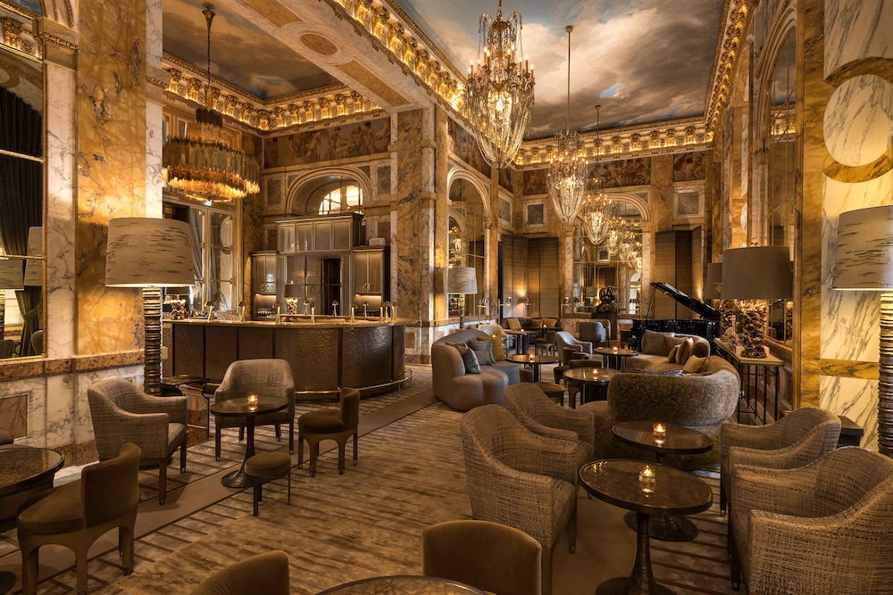 Hotel Bar